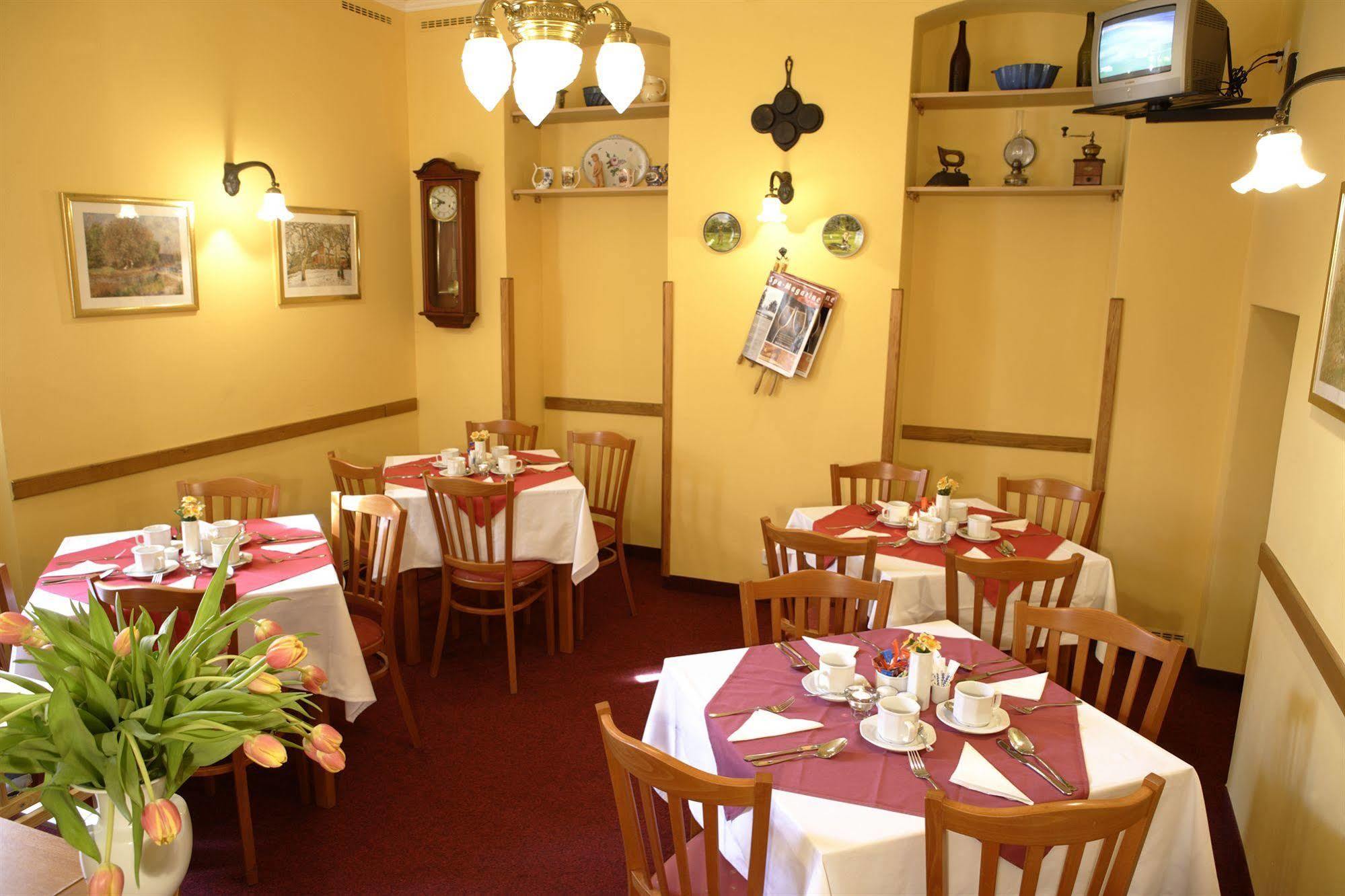 Boston Hotel 3*