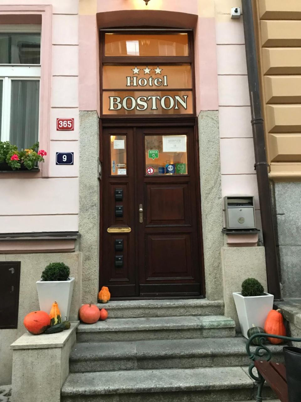 Boston Hotel 3*